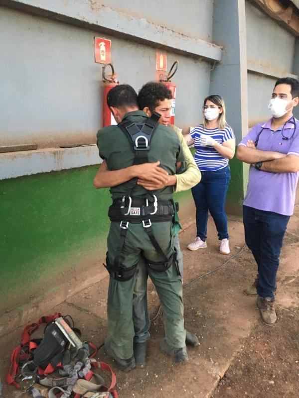 Sorriso-Nova Maringá: (FOTOS) Ação rápida do CIOpAer salva jovem, de 18 anos, que caiu em silo e foi soterrado por soja